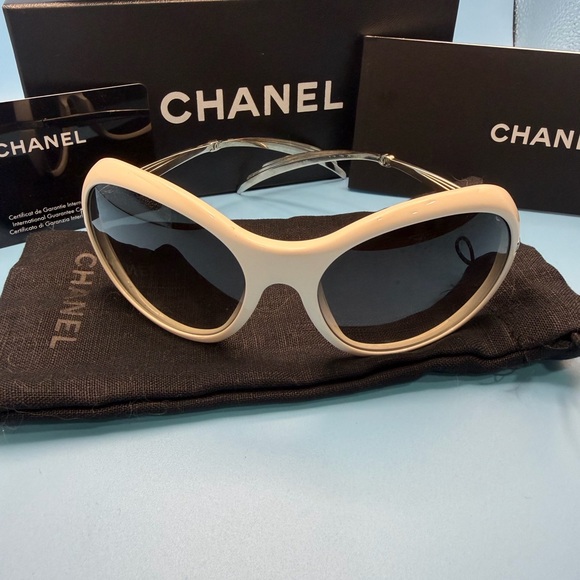 CHANEL Women's Sunglasses Oversized White Frame - Picture 9 of 13